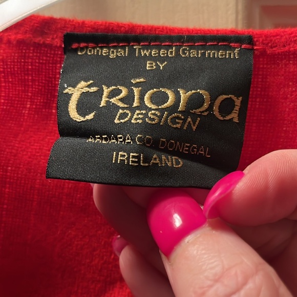 Donegal tweed garment by Triona Design direct from Donegal Ireland Red wool wrap - Picture 3 of 7